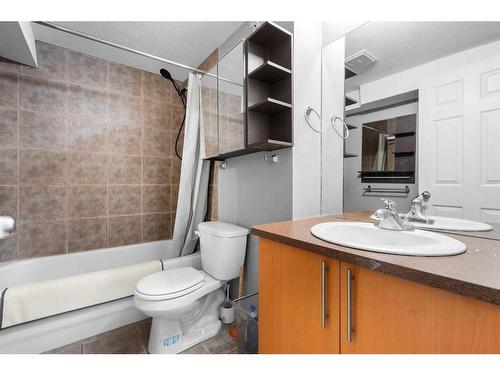 401-1724 26 Avenue Sw, Calgary, AB - Indoor Photo Showing Bathroom