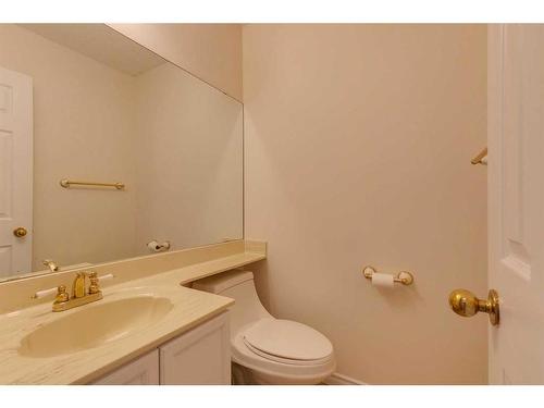 51 Edelweiss Crescent Nw, Calgary, AB - Indoor Photo Showing Bathroom