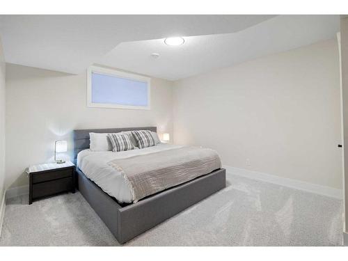 5263 Bannerman Drive Nw, Calgary, AB - Indoor Photo Showing Bedroom
