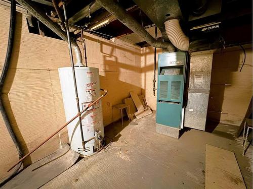 329 2 Street West, Bow Island, AB - Indoor Photo Showing Basement