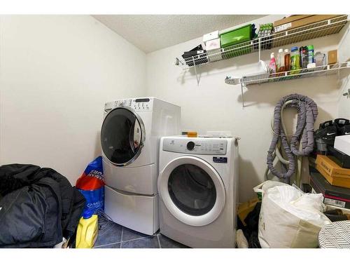 10 Hidden Circle Nw, Calgary, AB - Indoor Photo Showing Laundry Room