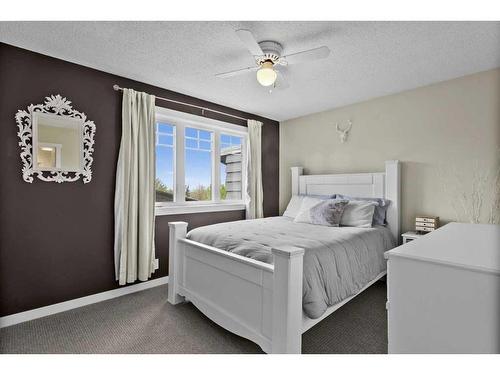 36 Hawkwood Road Nw, Calgary, AB - Indoor Photo Showing Bedroom