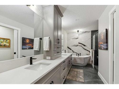 110-15 Cougar Ridge Landing Sw, Calgary, AB - Indoor Photo Showing Bathroom