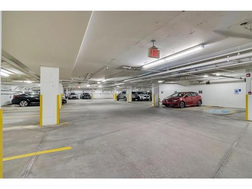 106-3320 3 Avenue Nw, Calgary, AB - Indoor Photo Showing Garage