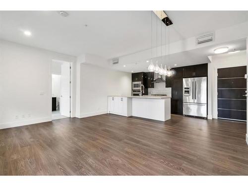 106-3320 3 Avenue Nw, Calgary, AB - Indoor Photo Showing Kitchen