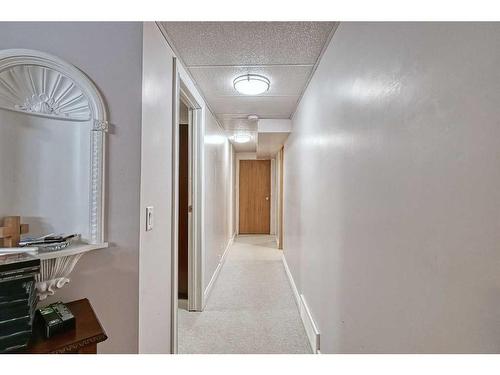 724 64 Avenue Nw, Calgary, AB - Indoor Photo Showing Other Room