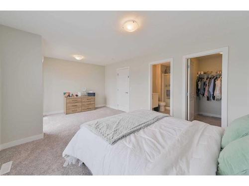 31 Crestbrook Drive Sw, Calgary, AB - Indoor Photo Showing Bedroom