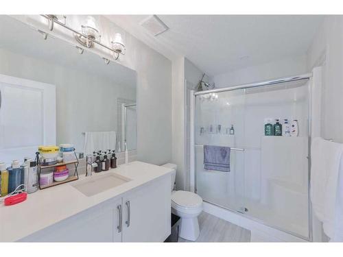 31 Crestbrook Drive Sw, Calgary, AB - Indoor Photo Showing Bathroom