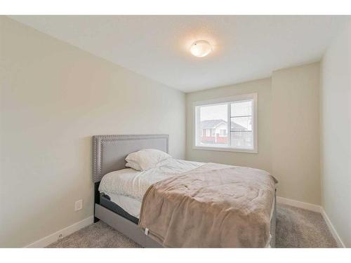 31 Crestbrook Drive Sw, Calgary, AB - Indoor Photo Showing Bedroom