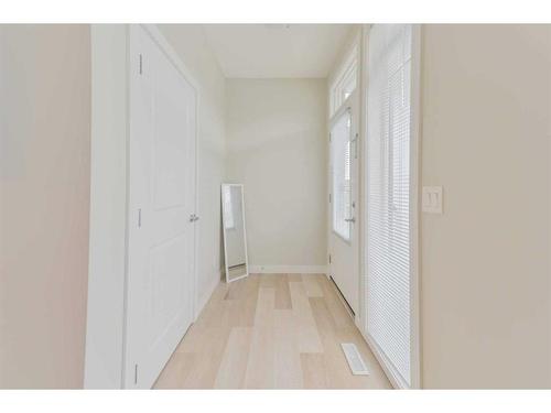 31 Crestbrook Drive Sw, Calgary, AB - Indoor Photo Showing Other Room
