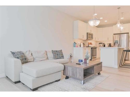 31 Crestbrook Drive Sw, Calgary, AB - Indoor Photo Showing Kitchen