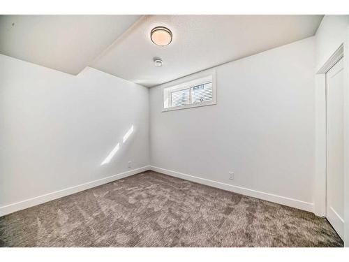 5006 21 Avenue Nw, Calgary, AB - Indoor Photo Showing Other Room