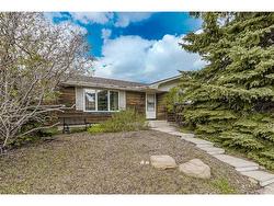 920 Canaveral Crescent SW Calgary, AB T2W 1N5