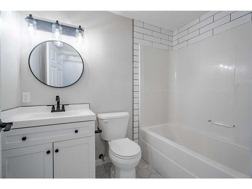 40 Tuscany Valley Park Nw, Calgary, AB - Indoor Photo Showing Bathroom