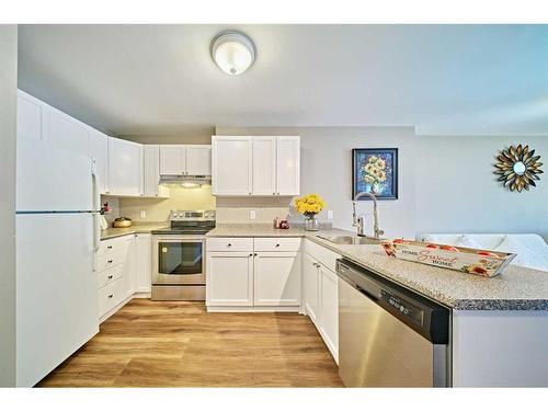 14-210 25 Avenue Sw, Calgary, AB - Indoor Photo Showing Kitchen