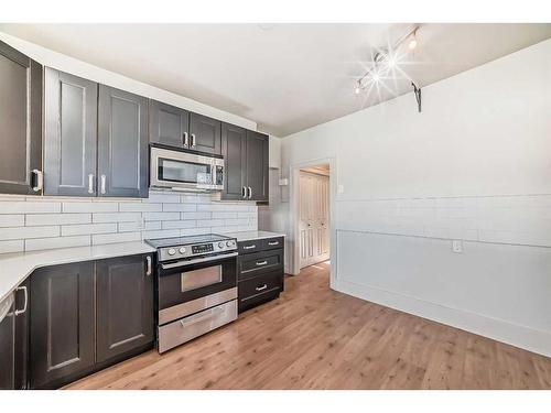 114 7 Avenue Nw, Calgary, AB - Indoor Photo Showing Kitchen With Upgraded Kitchen