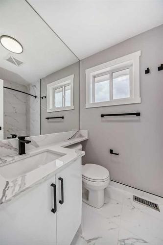 1439 Pensacola Way Se, Calgary, AB - Indoor Photo Showing Bathroom