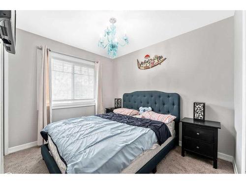 127 Copperpond Common Se, Calgary, AB - Indoor Photo Showing Bedroom