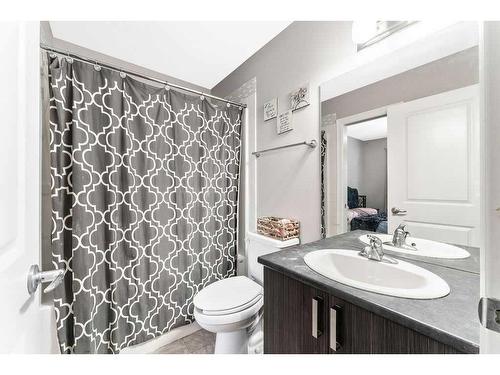 127 Copperpond Common Se, Calgary, AB - Indoor Photo Showing Bathroom