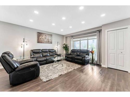 127 Copperpond Common Se, Calgary, AB - Indoor Photo Showing Living Room