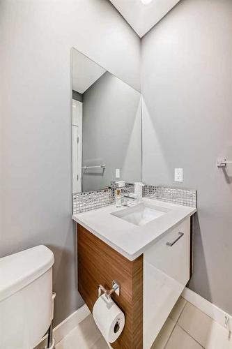 3418 Centre B Street Nw, Calgary, AB - Indoor Photo Showing Bathroom
