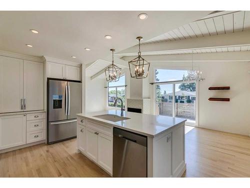 4747 Nipawin Crescent Nw, Calgary, AB - Indoor Photo Showing Kitchen With Stainless Steel Kitchen With Upgraded Kitchen