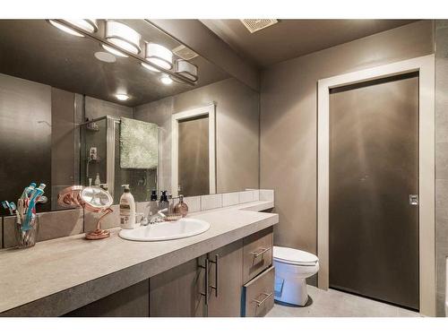 3-2421 29 Street Sw, Calgary, AB - Indoor Photo Showing Bathroom