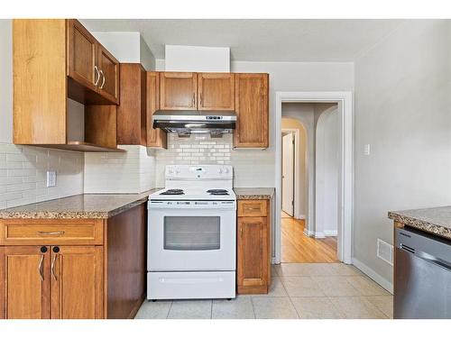 531 29 Street Nw, Calgary, AB - Indoor Photo Showing Kitchen