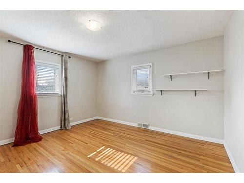 531 29 Street Nw, Calgary, AB - Indoor Photo Showing Other Room