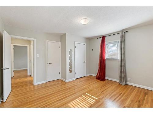 531 29 Street Nw, Calgary, AB - Indoor Photo Showing Other Room