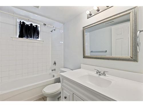 531 29 Street Nw, Calgary, AB - Indoor Photo Showing Bathroom