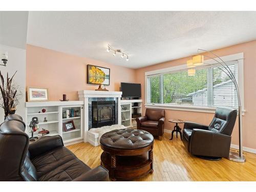 3019 5 Street Sw, Calgary, AB - Indoor Photo Showing Living Room With Fireplace