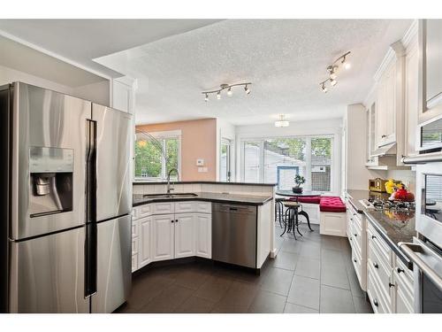3019 5 Street Sw, Calgary, AB - Indoor Photo Showing Kitchen With Stainless Steel Kitchen With Upgraded Kitchen
