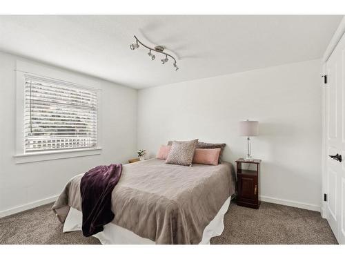 3019 5 Street Sw, Calgary, AB - Indoor Photo Showing Bedroom