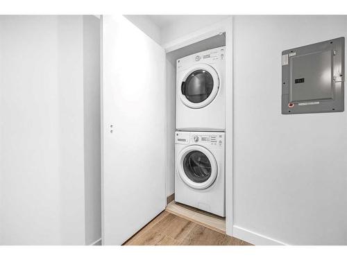 1006-1010 6 Street Sw, Calgary, AB - Indoor Photo Showing Laundry Room