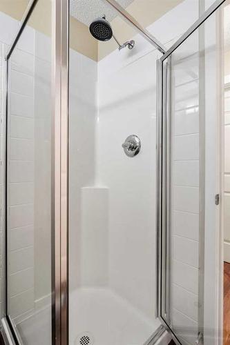 137 Silverado Plains Close Sw, Calgary, AB - Indoor Photo Showing Bathroom