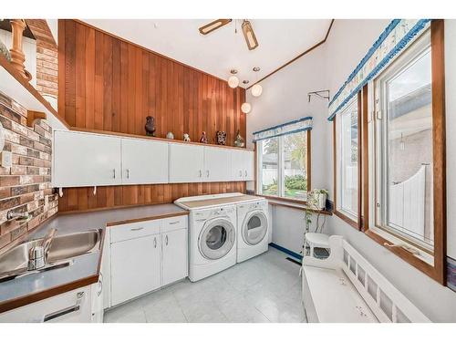 2608 13 Avenue Nw, Calgary, AB - Indoor Photo Showing Laundry Room