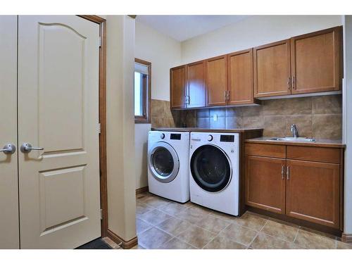 51 Hamptons Close Nw, Calgary, AB - Indoor Photo Showing Laundry Room