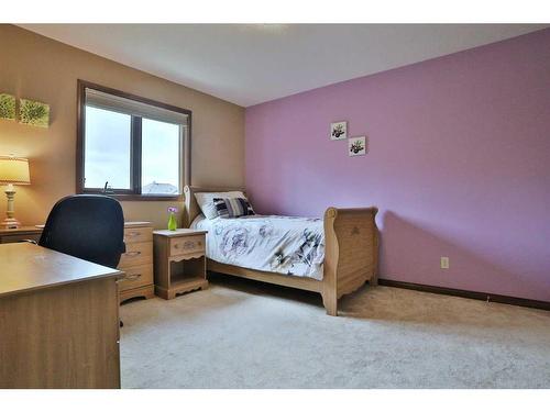 51 Hamptons Close Nw, Calgary, AB - Indoor Photo Showing Bedroom
