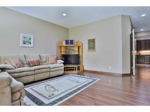 51 Hamptons Close Nw, Calgary, AB - Indoor Photo Showing Living Room