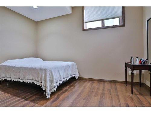 51 Hamptons Close Nw, Calgary, AB - Indoor Photo Showing Bedroom