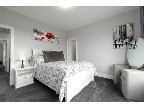 37 Artesia Pointe, Heritage Pointe, AB - Indoor Photo Showing Bedroom