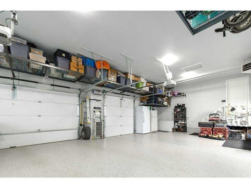 37 Artesia Pointe, Heritage Pointe, AB - Indoor Photo Showing Garage