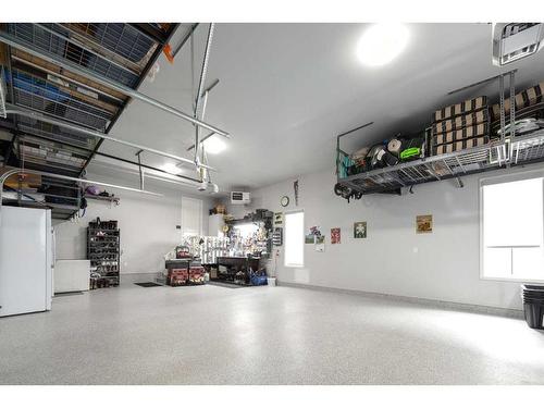 37 Artesia Pointe, Heritage Pointe, AB - Indoor Photo Showing Garage