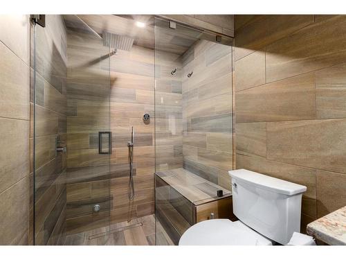 120 15 Street Nw, Calgary, AB - Indoor Photo Showing Bathroom