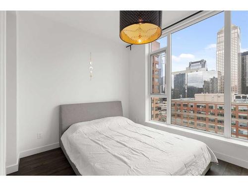 1202-310 12 Avenue Sw, Calgary, AB - Indoor Photo Showing Bedroom