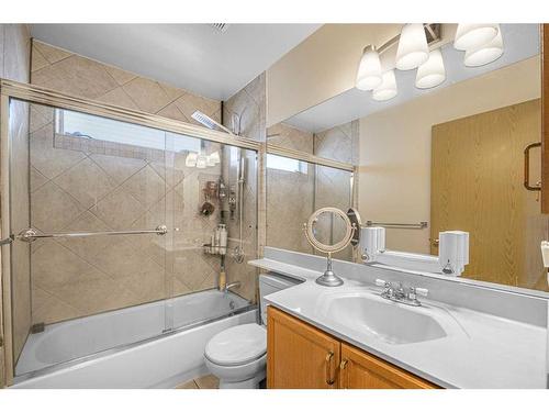 3339 Catalina Boulevard Ne, Calgary, AB - Indoor Photo Showing Bathroom