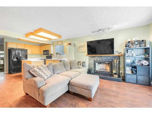 3339 Catalina Boulevard Ne, Calgary, AB - Indoor Photo Showing Living Room With Fireplace