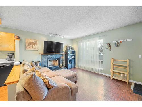 3339 Catalina Boulevard Ne, Calgary, AB - Indoor Photo Showing Living Room With Fireplace