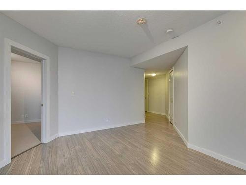 1407-683 10 Street Sw, Calgary, AB - Indoor Photo Showing Other Room
